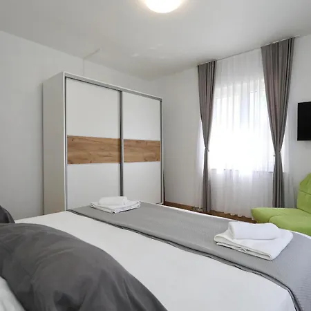 דירה Klaudija With Private Garden *