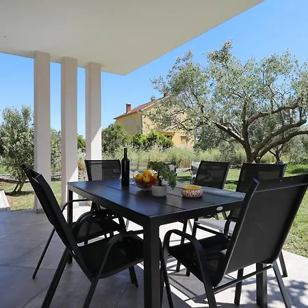 דירה Klaudija With Private Garden *