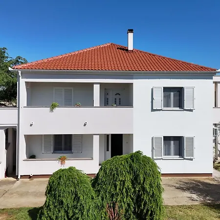 Klaudija With Private Garden דירה